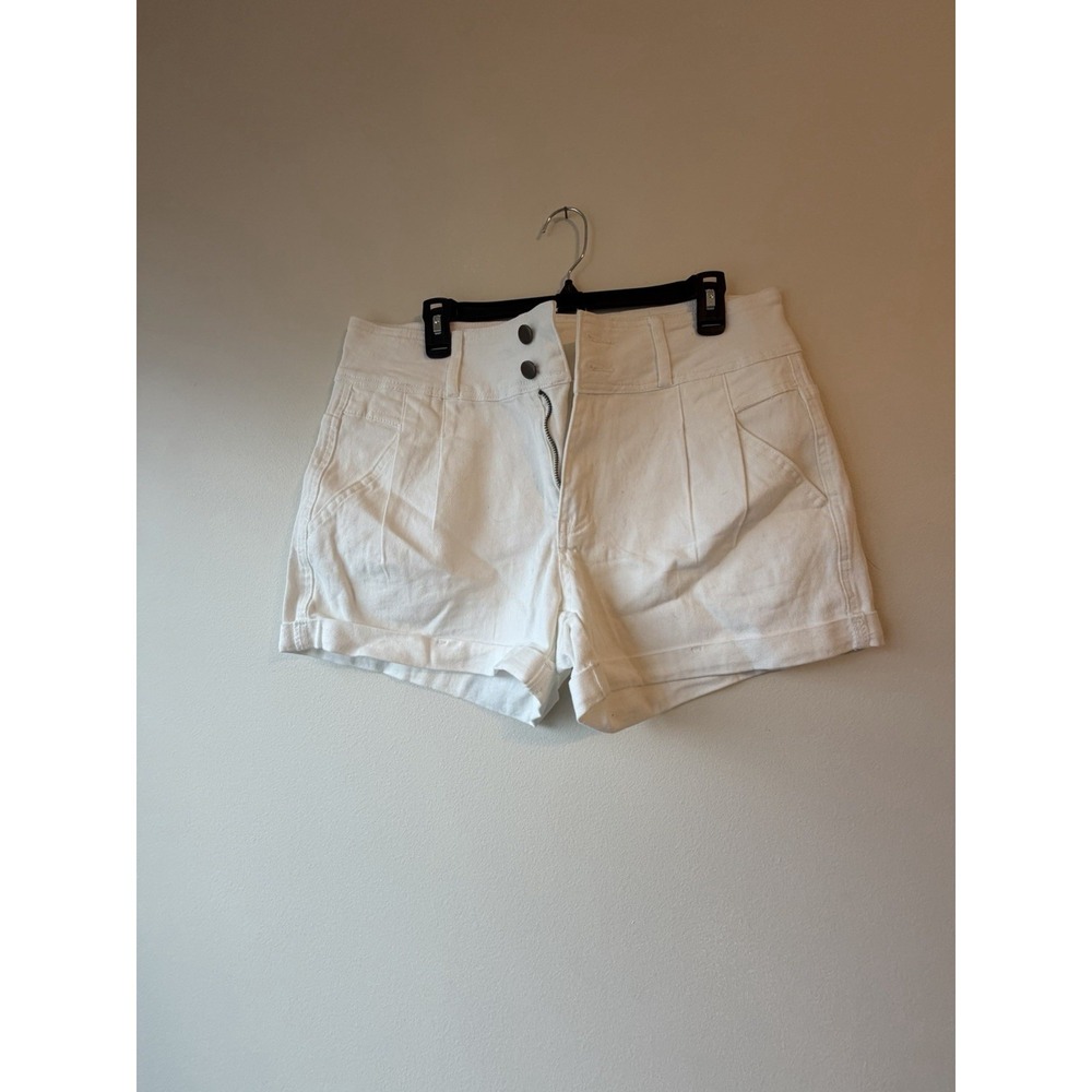 New Snow White Front Pockets Shorts Size: Large